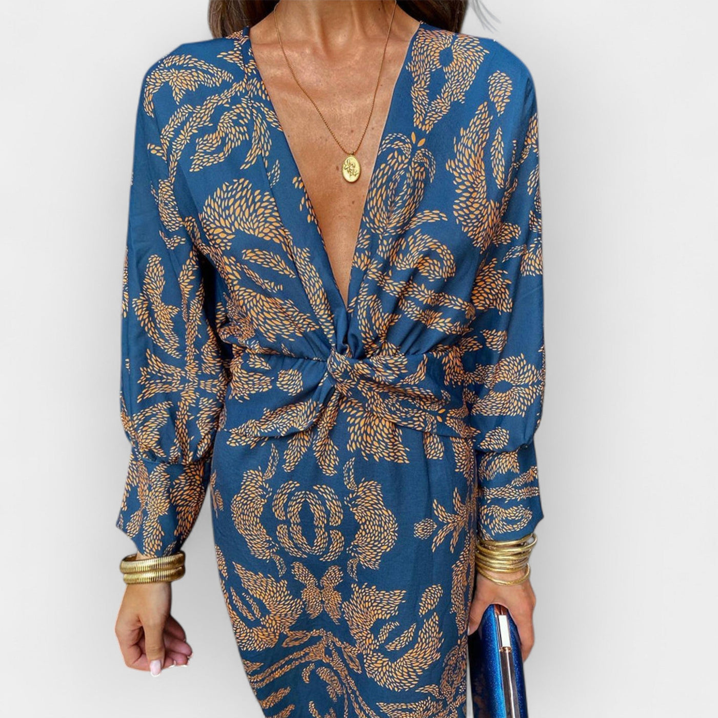 Minimalista Sátén Ruha