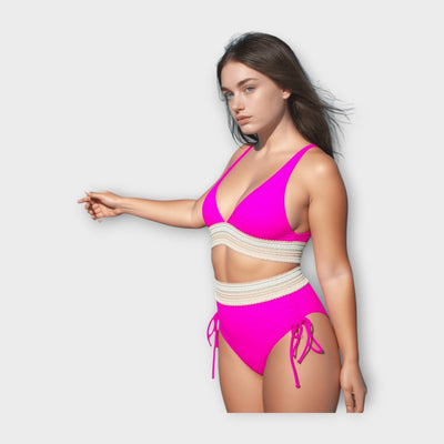 Kötött részletekkel ellátott bikini, magas derekú alsóval