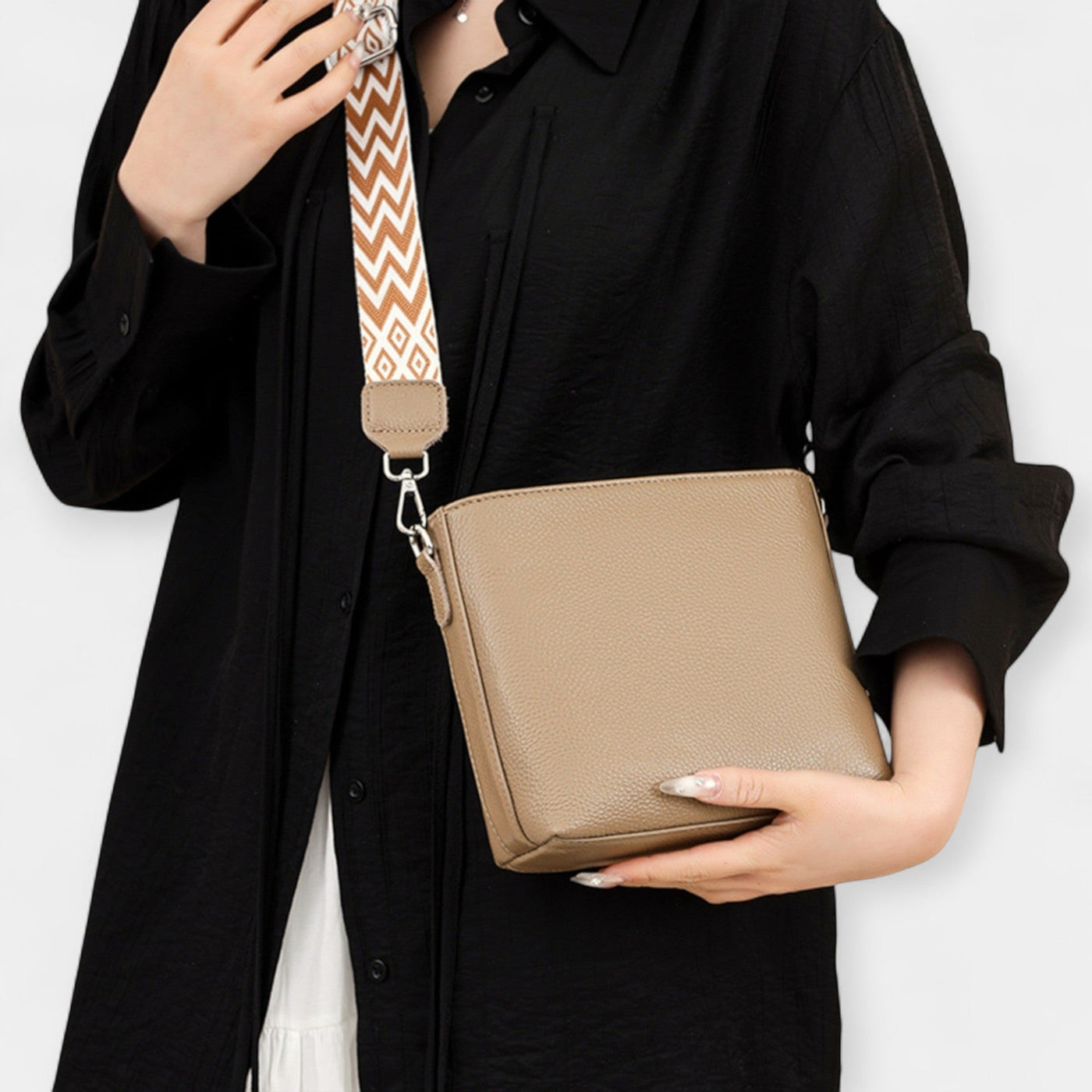 Keresztpántos Válltáska