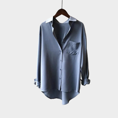 Elegáns vonalú és modern részletekkel rendelkező ingblúz