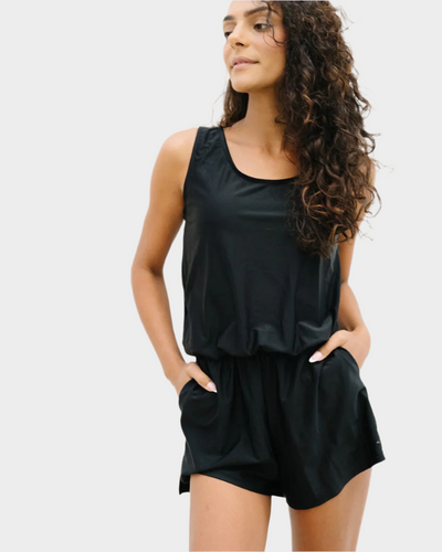 Rövidnadrág fodrokkal és melltartó támogatással