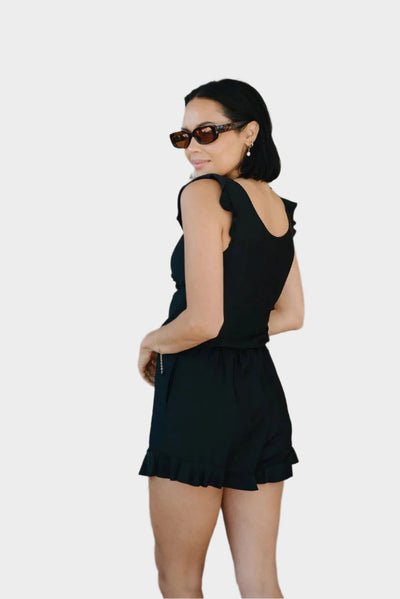 Rövidnadrág fodrokkal és melltartó támogatással