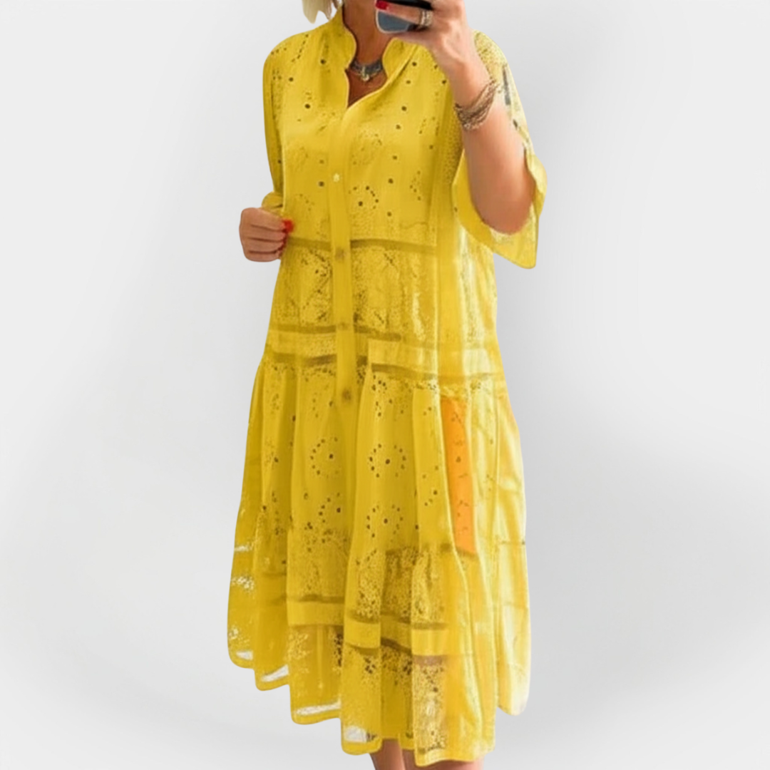 Csipkés Ruha Ujjakkal és Elülső Gombokkal