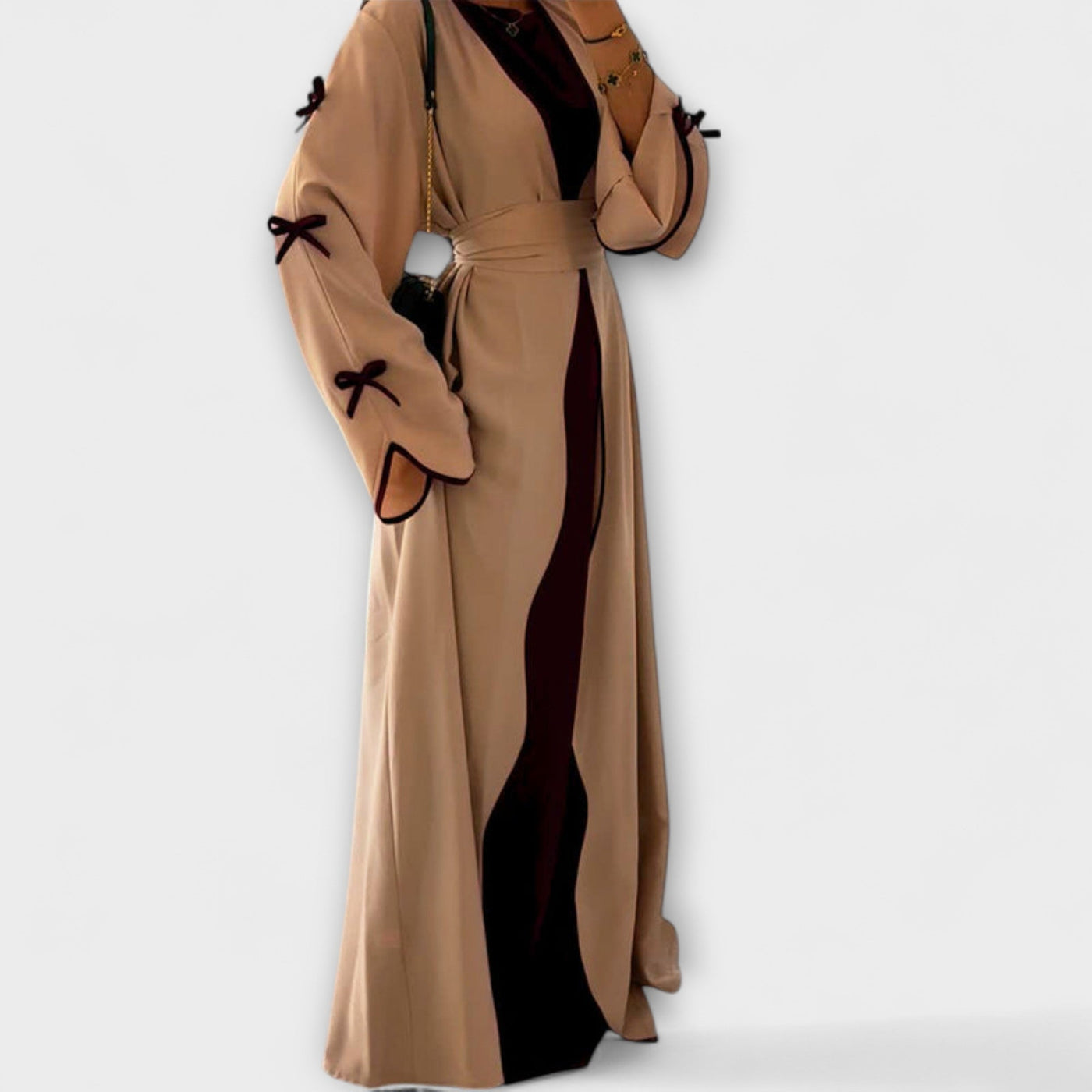 Stílusos kardigán és ruha kombináció csíkos díszítéssel