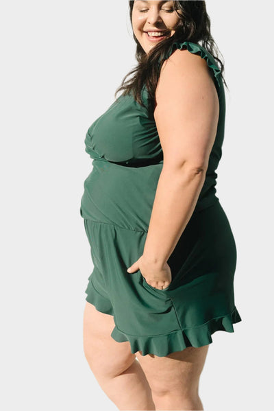 Rövidnadrág fodrokkal és melltartó támogatással