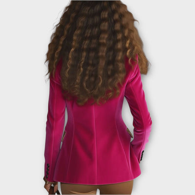 Velúr szabott zakó figyelemfelkeltő díszítéssel