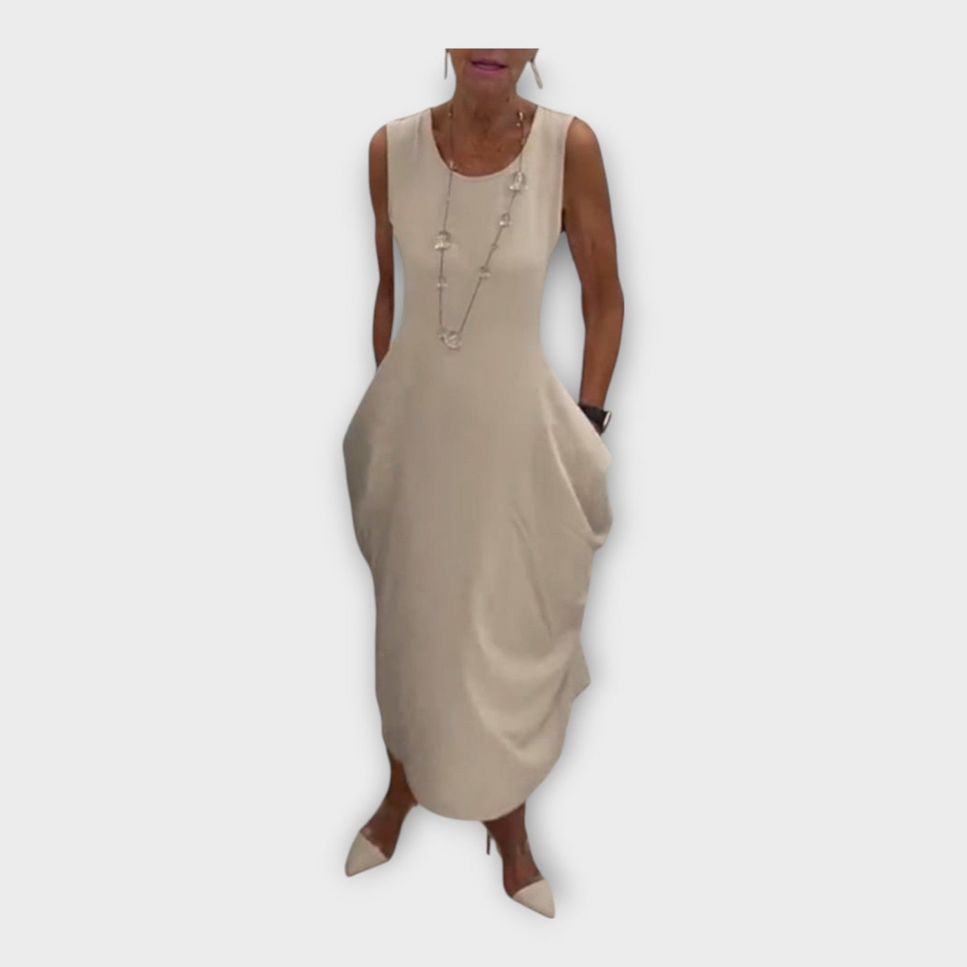 Könnyű ruha modern sziluettel és zsebekkel