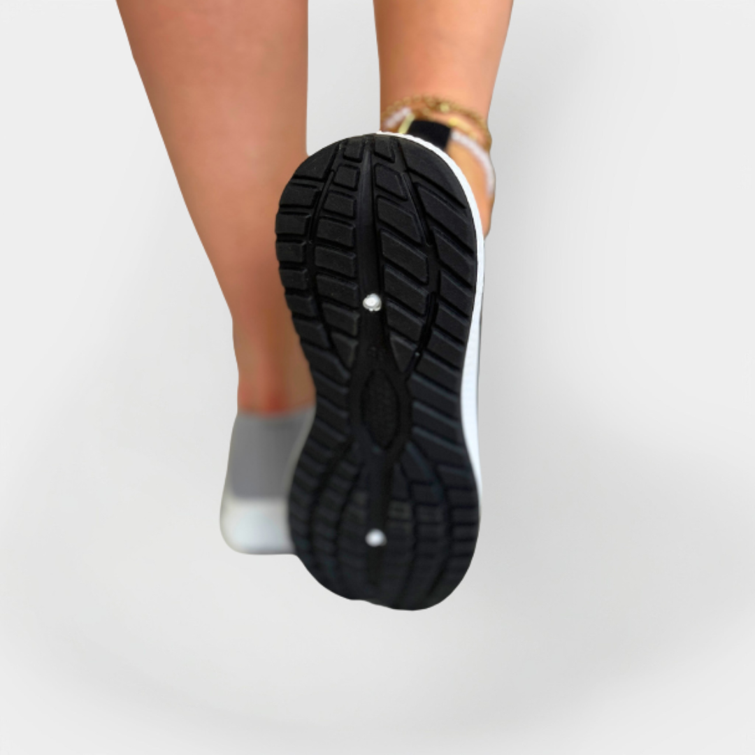 Sportcipők könnyű anyaggal és rugalmas talppal