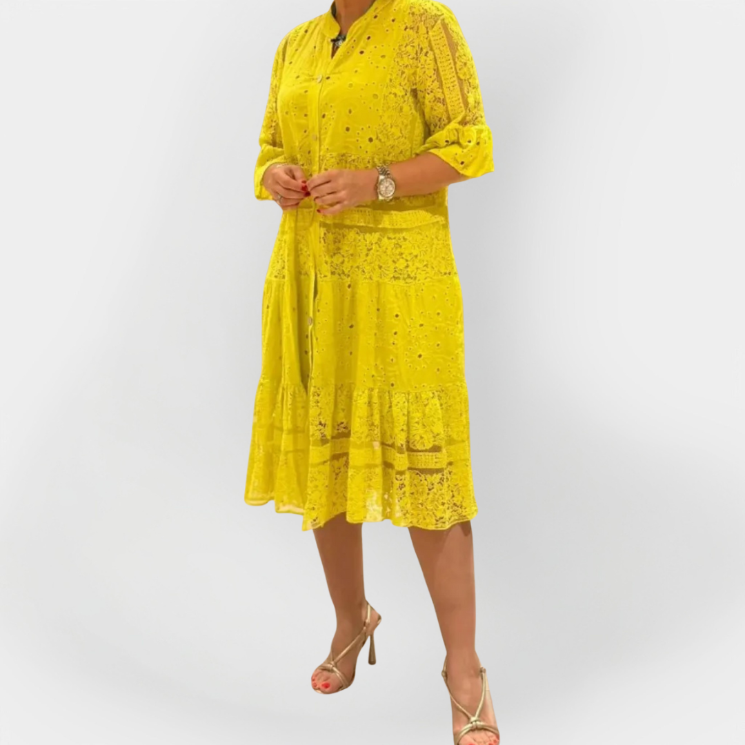 Csipkés Ruha Ujjakkal és Elülső Gombokkal