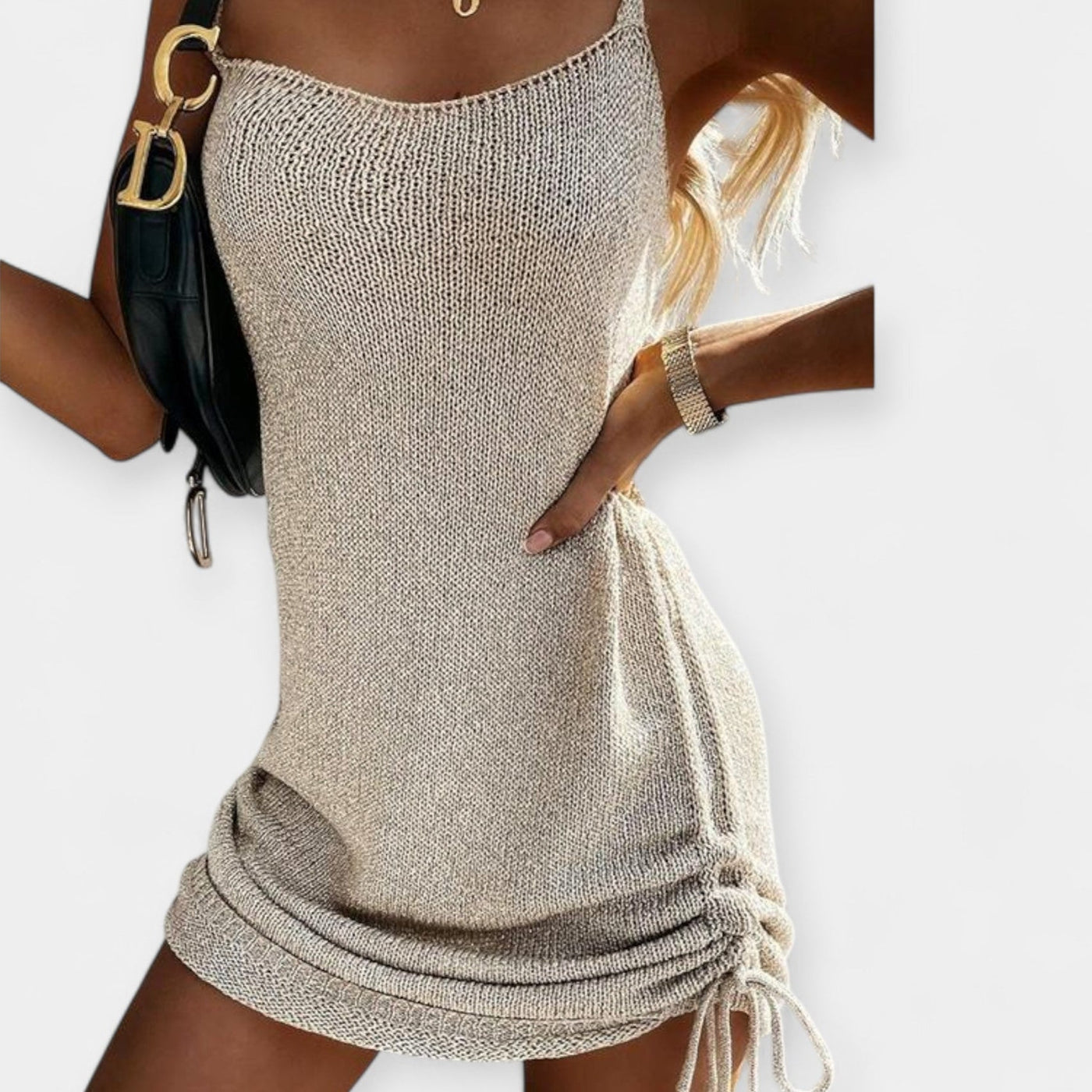 Ujjatlan kötött ruha övvel