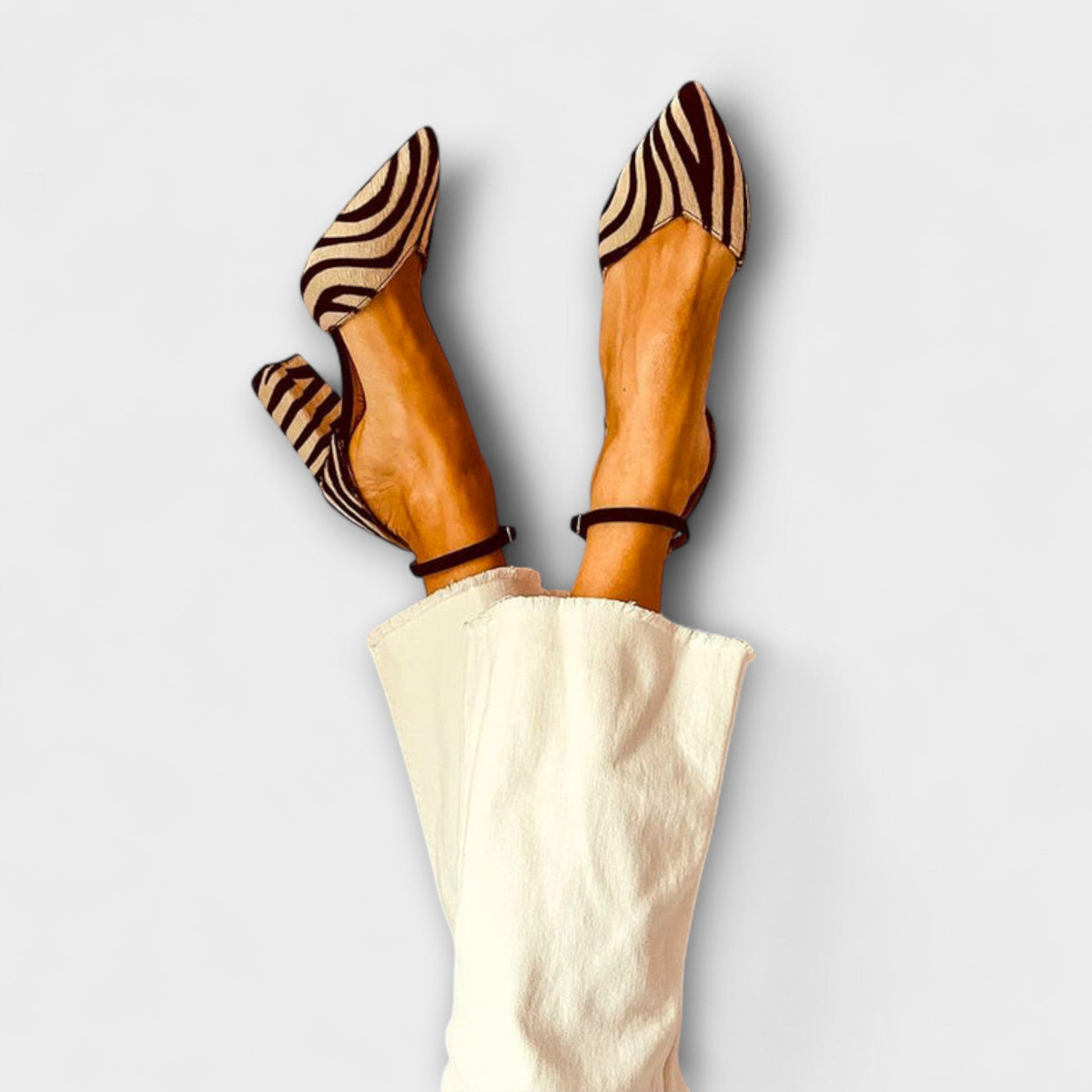 Zebrina – Kiemelkedő Sarok Zebra Mintával