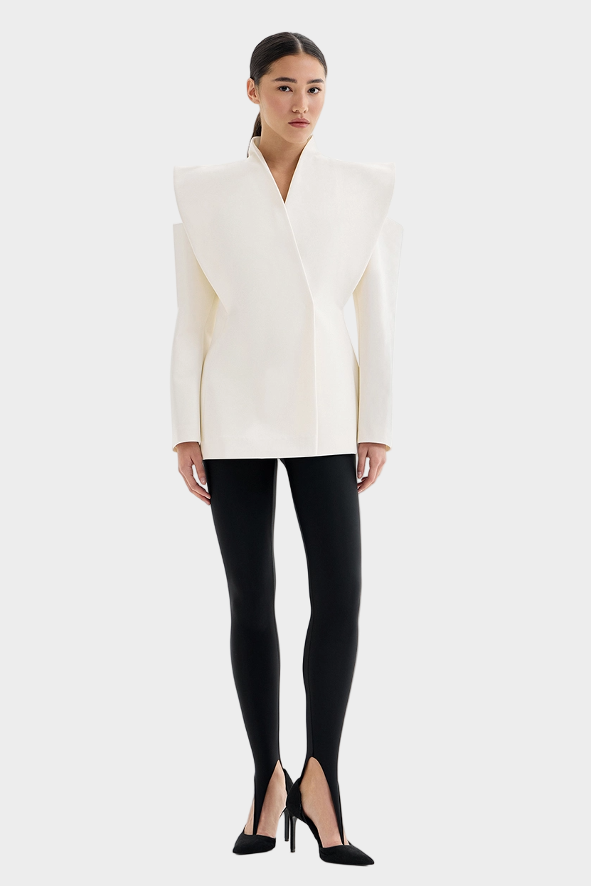 Formázott Dzseki Kiemelkedő Vállakkal