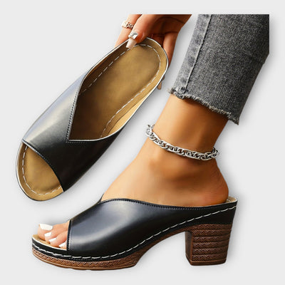 Magas sarkú cipők vastag sarokkal és nyitott háttal