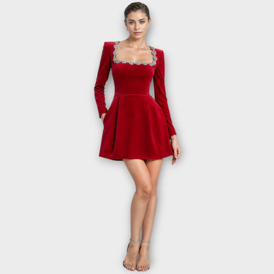 Kristálydíszített Négyzetnyakú Mini Ruha