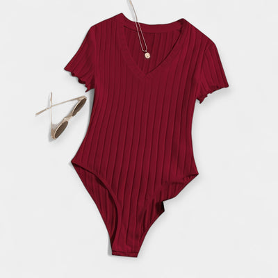 Cső részletekkel ellátott bodysuit