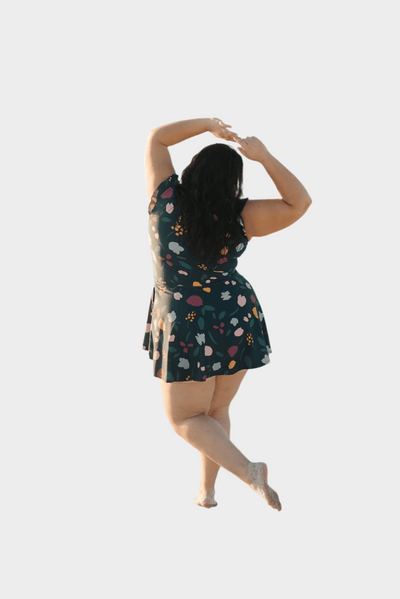 Rövidnadrág fodrokkal és melltartó támogatással