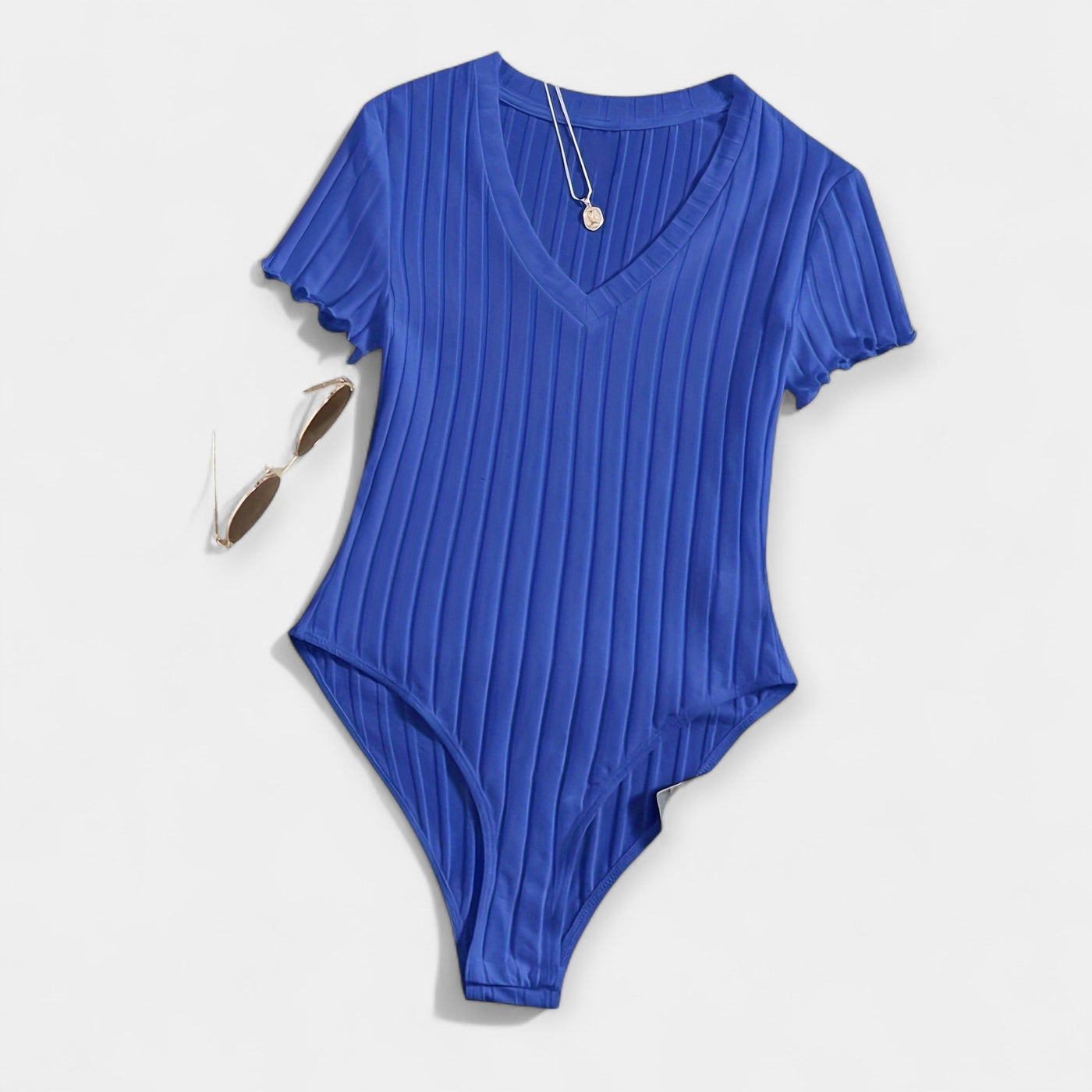 Cső részletekkel ellátott bodysuit