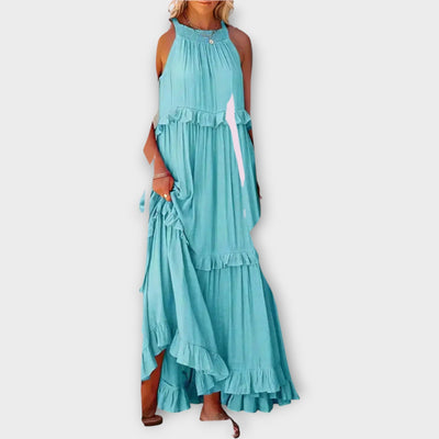 Ruha vékony pántokkal és elegáns vonallal