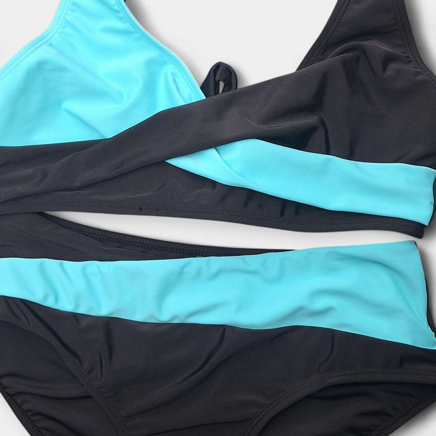 Kereszt Nyakú Bikini