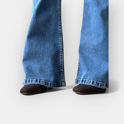 Magas derekú, trapéz farmer