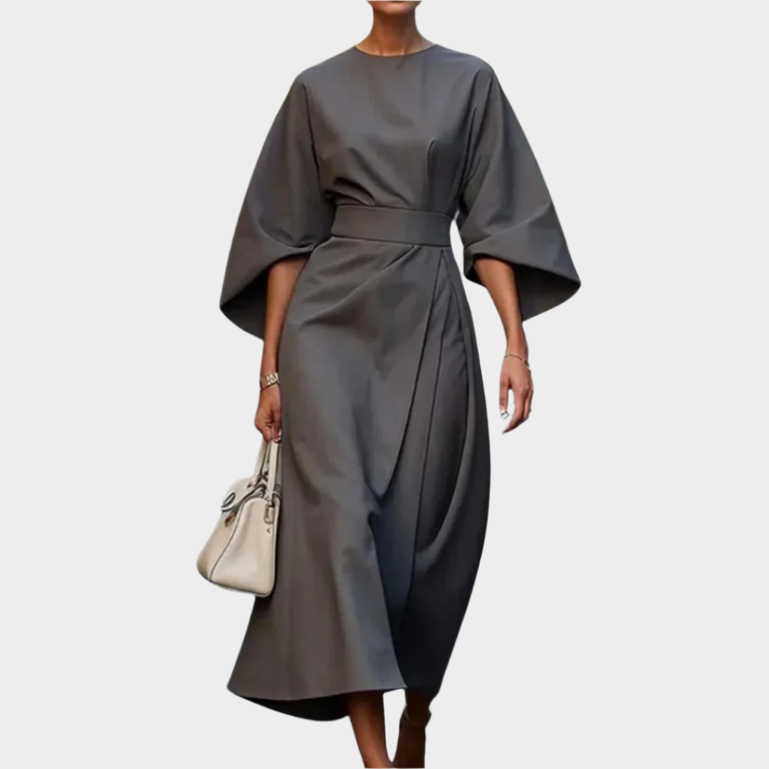 Elegáns Minimalista Ruha Övvel és Széles Ujjakkal