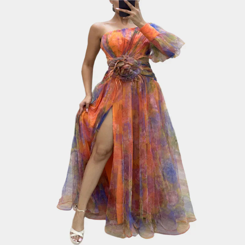 Szexi Mini Ruha Aszimmetrikus Mintával és Hátrészes Kialakítással