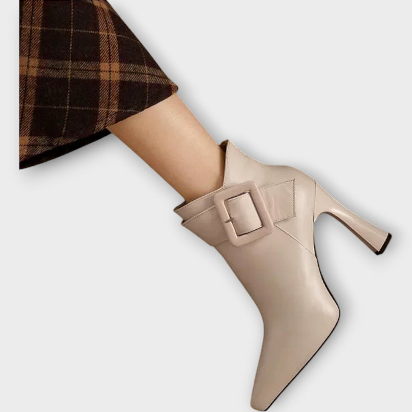 Aveline Csatos Sarokcsizma