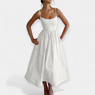 Mini Ruha Kerek Nyakkivágással és Pántokkal