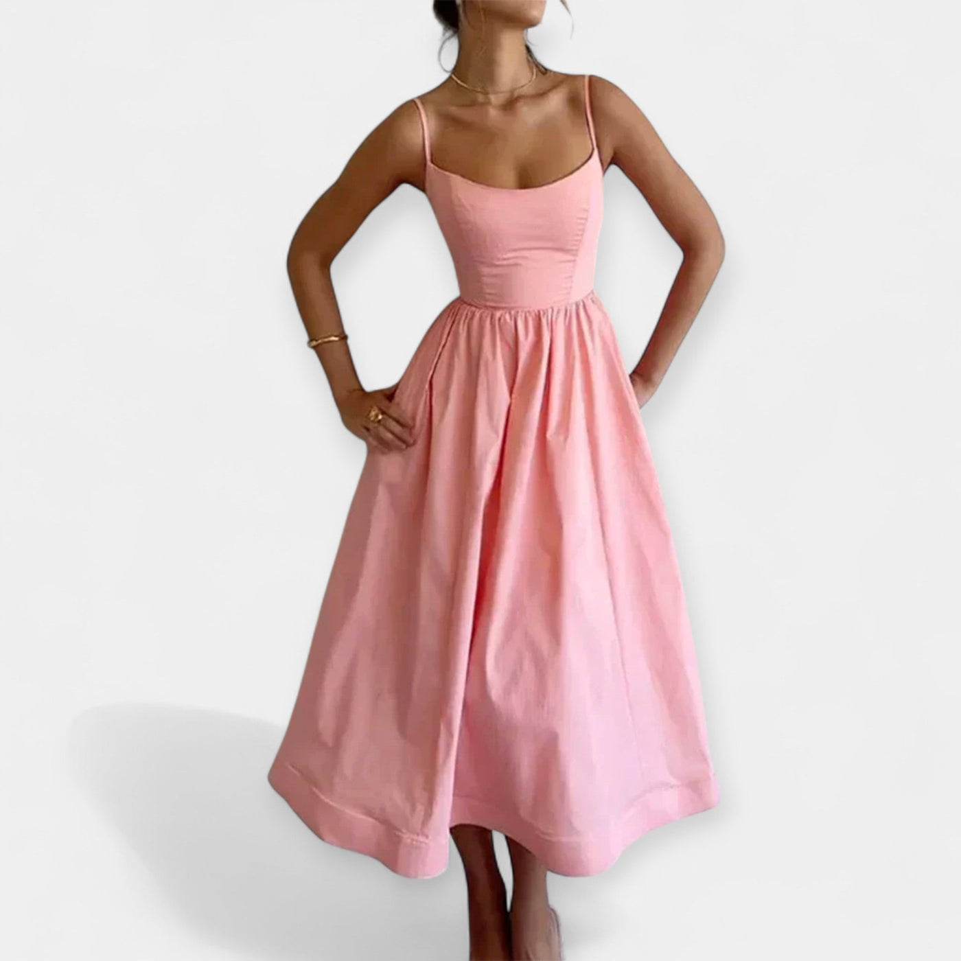 Mini Ruha Kerek Nyakkivágással és Pántokkal