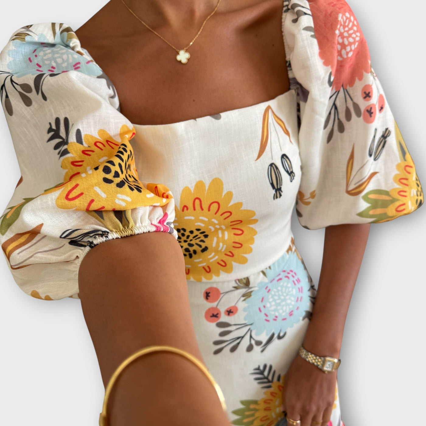 Virágzó Elegancia Puff Ujjú Ruha