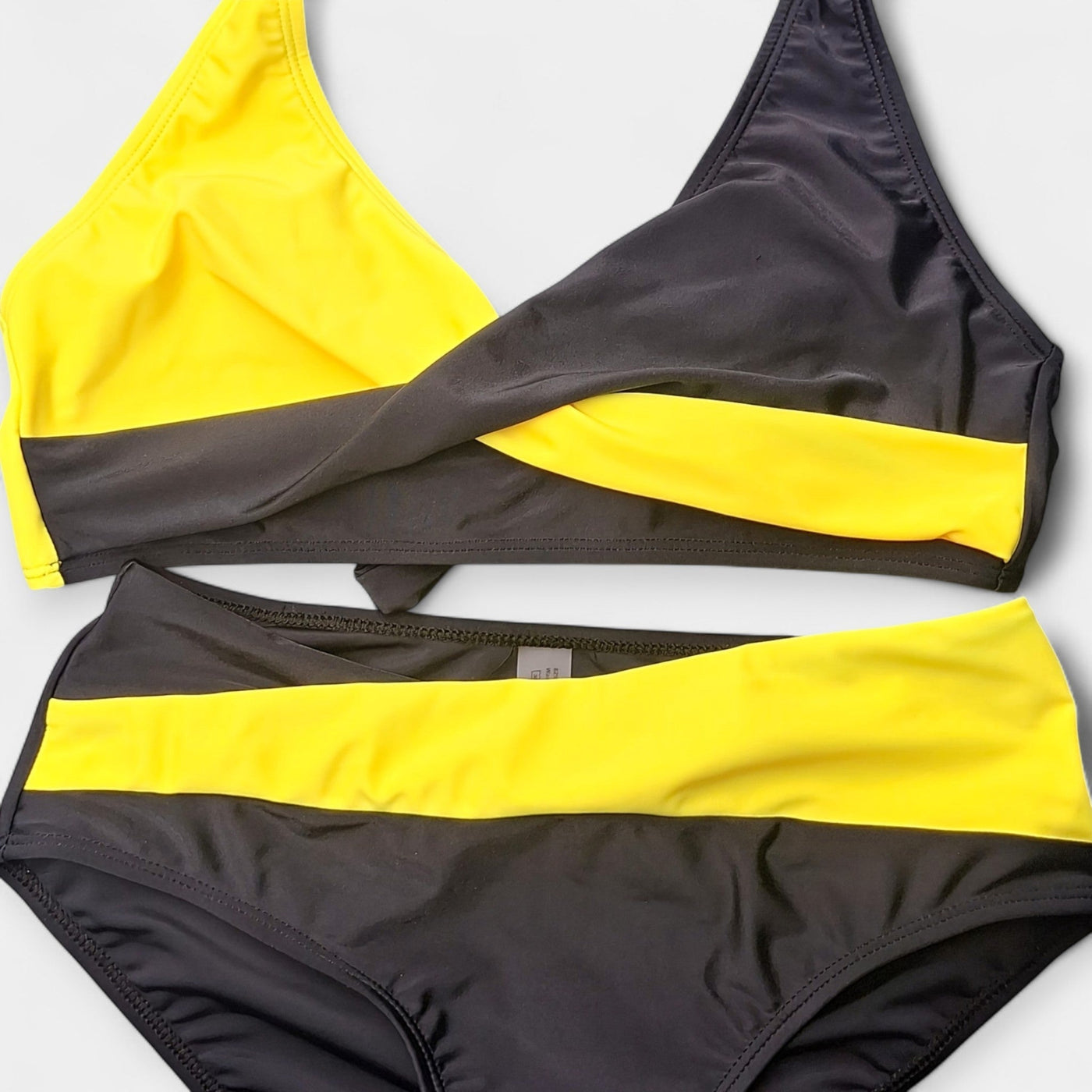 Kereszt Nyakú Bikini