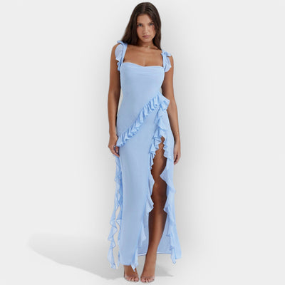 Rövid, hasított és fodros részletekkel rendelkező ruha