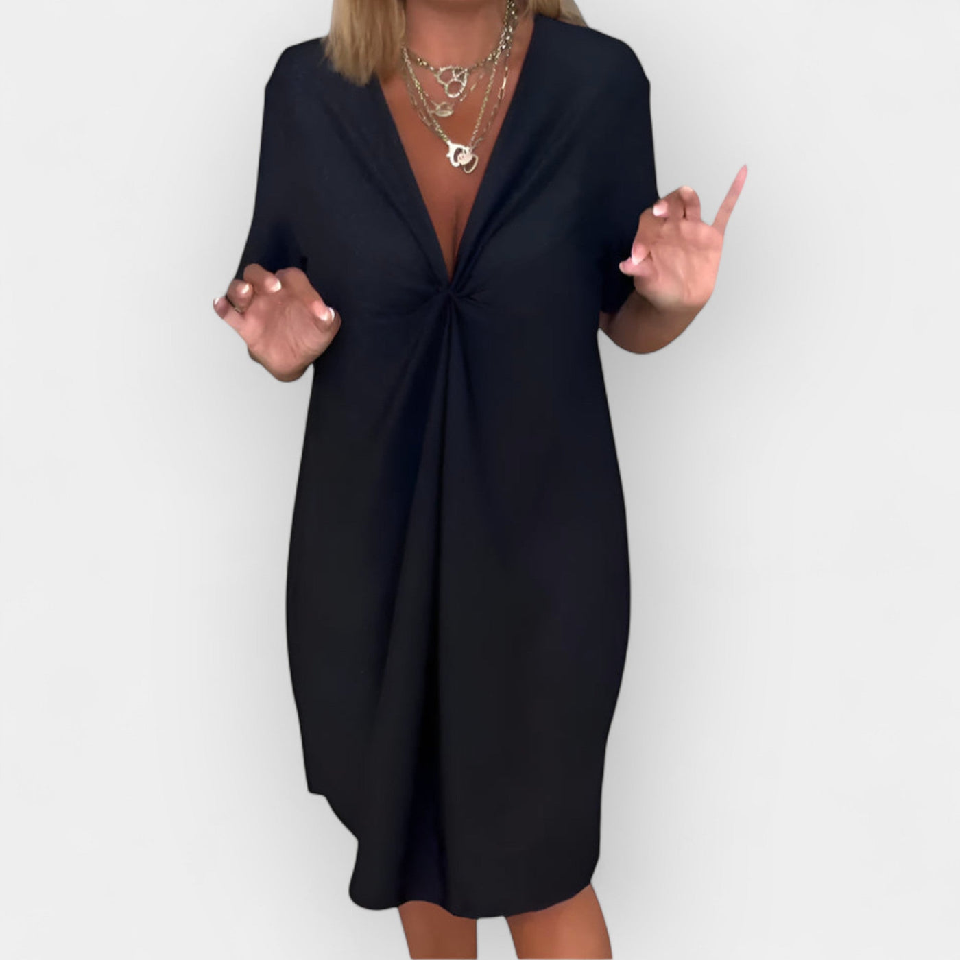 Elegáns ruha V nyakkivágással és dekoratív szegéllyel