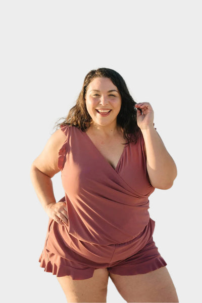 Rövidnadrág fodrokkal és melltartó támogatással