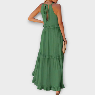 Ruha vékony pántokkal és elegáns vonallal