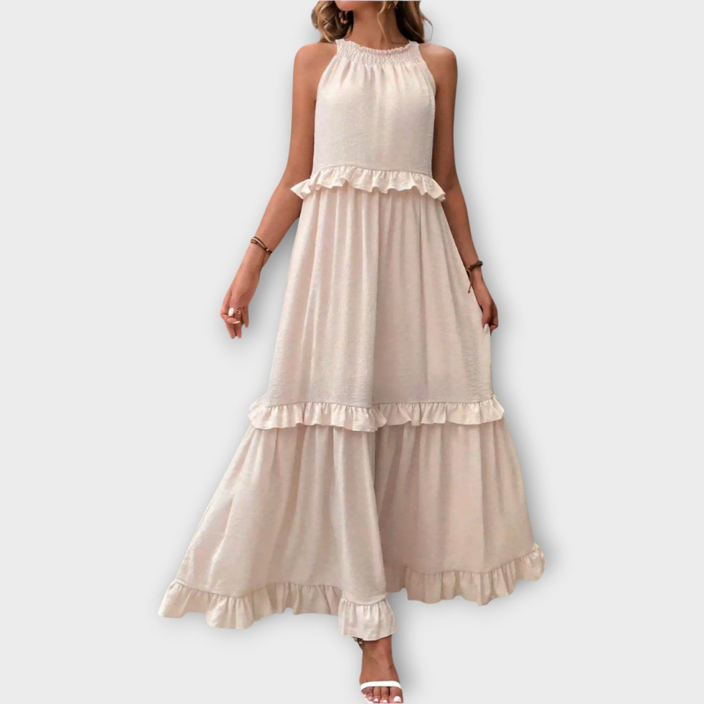 Ruha vékony pántokkal és elegáns vonallal