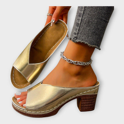 Magas sarkú cipők vastag sarokkal és nyitott háttal