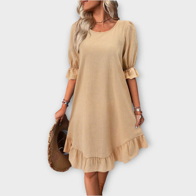 Ruha vékony pántokkal és elegáns vonallal