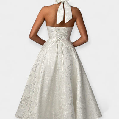 Midi Ruha Nyitott Háttal és Stílusos Fűzővel