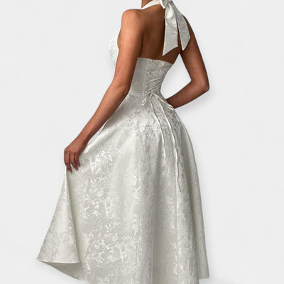 Midi Ruha Nyitott Háttal és Stílusos Fűzővel