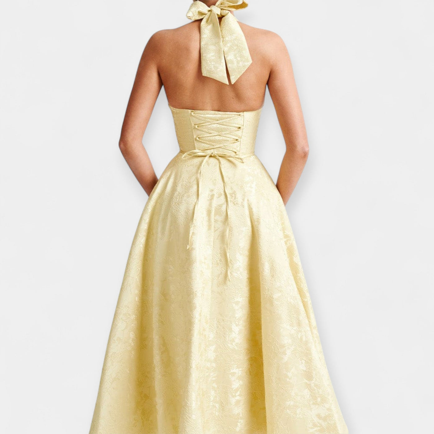 Midi Ruha Nyitott Háttal és Stílusos Fűzővel