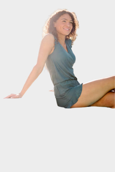 Rövidnadrág fodrokkal és melltartó támogatással