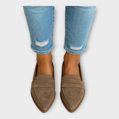 Elegáns Loafer Cipők Modern Vonallal