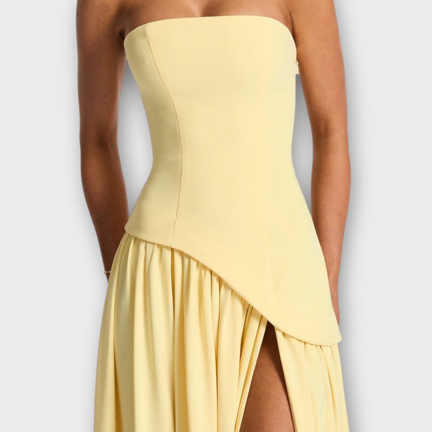 Romantikus, világító, elegáns ruha