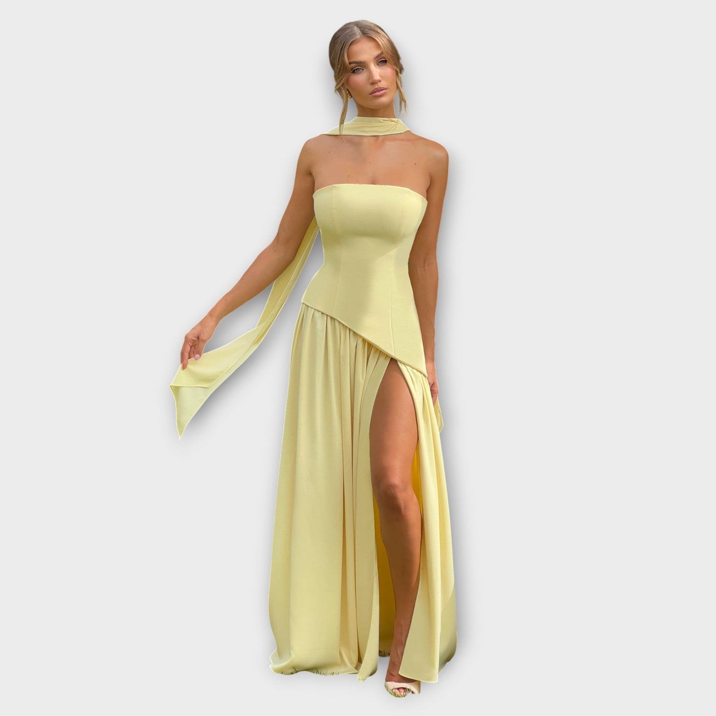 Romantikus, világító, elegáns ruha